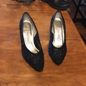 Black pumps slightly used